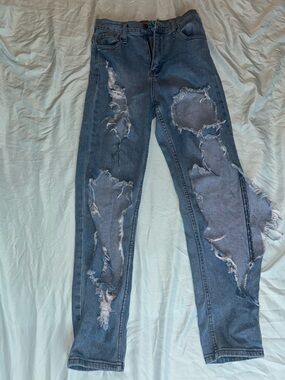 Women’s Skinny Distressed Jeans in Washed Blue